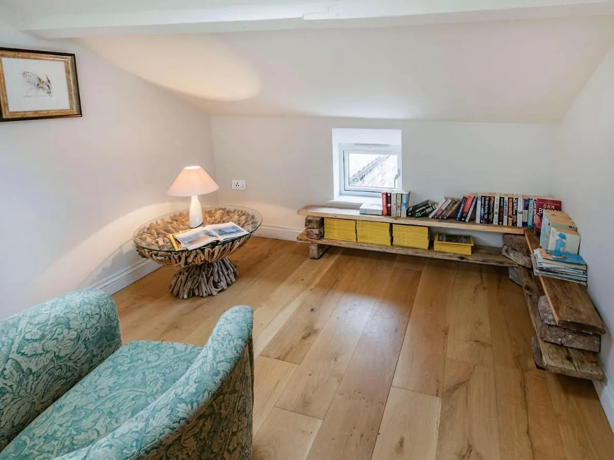 2 Bed In Beverley 75584 Lund