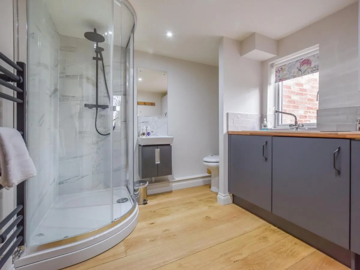 2 Bed In Beverley 75584 Lund